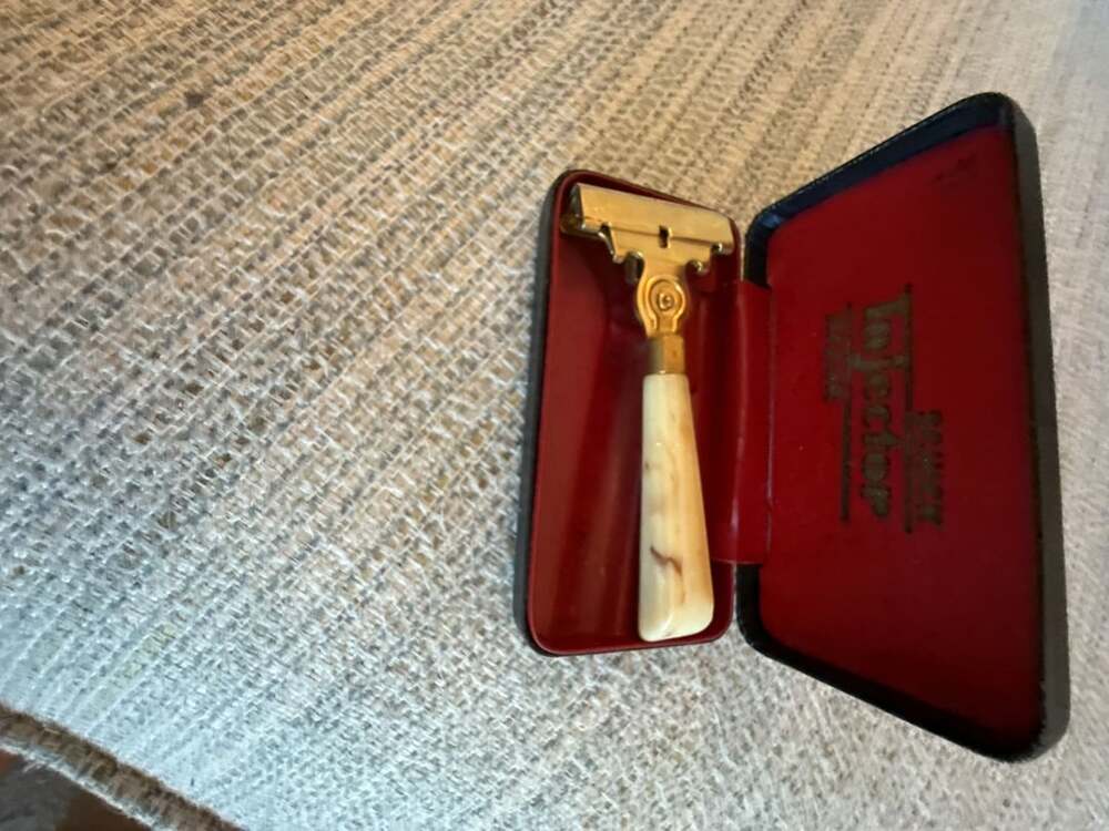 Vintage Schick Injector Razor Cream Bakelite Handle - Picture 4 of 6